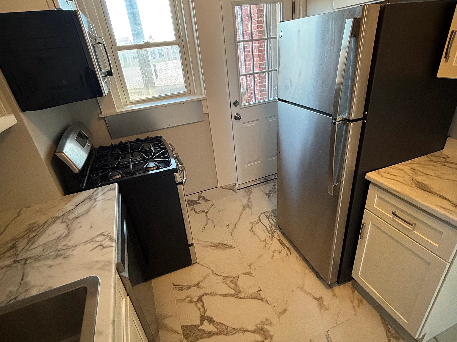 4 bed, 800 sqft, $3,450 — Photo 3