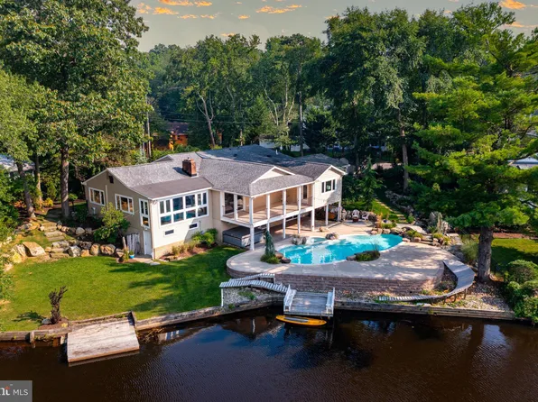164 S Lakeside Dr E, Medford, NJ 08055