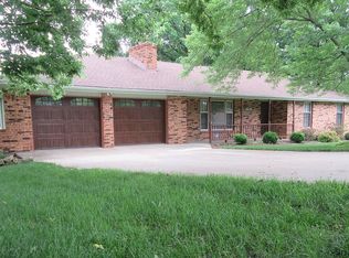 6829 NW Cross Rd, Parkville, MO 64152