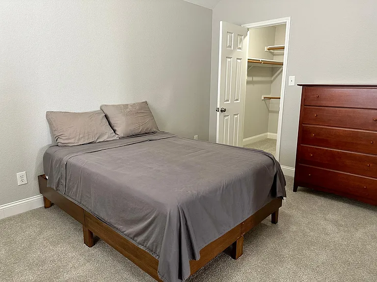 2050 Garden Crest Dr — Photo 12