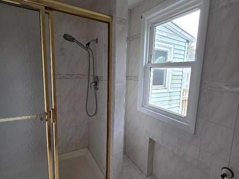 8 Clinton St — Photo 3