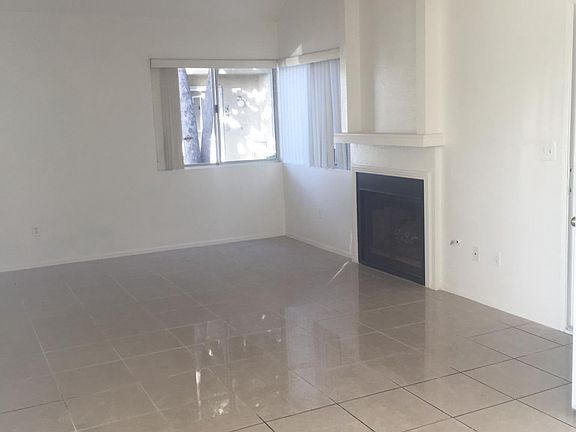 LIVINGROOM W/ FIREPLACE