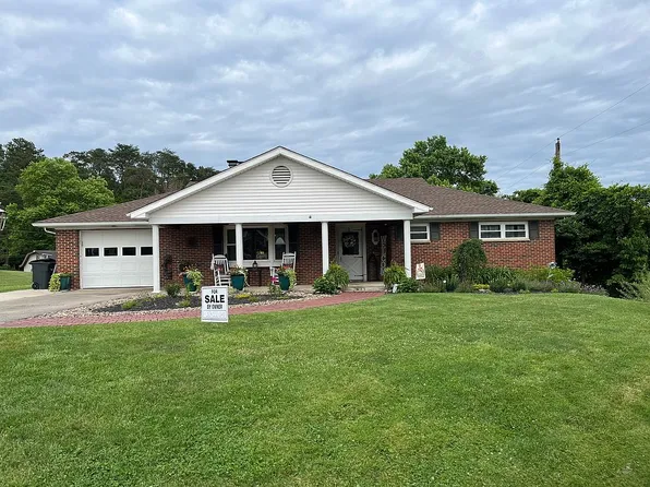 1003 Robert Ave, Milton, WV 25541