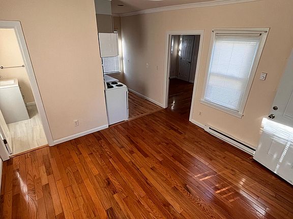 5th image of 53 1/2 Osborne Ave
