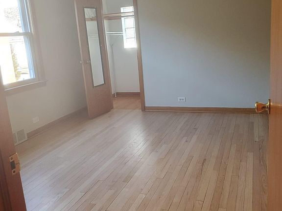 4th image of 5918 W Wrightwood Ave