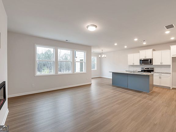 3rd image of 106 Windmill Ct