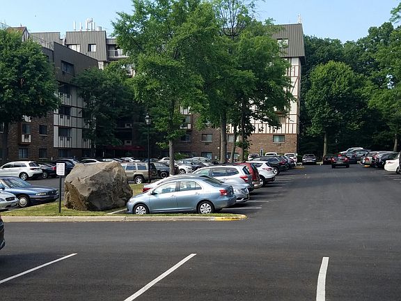 4th image of 20A Elmwood Park Dr