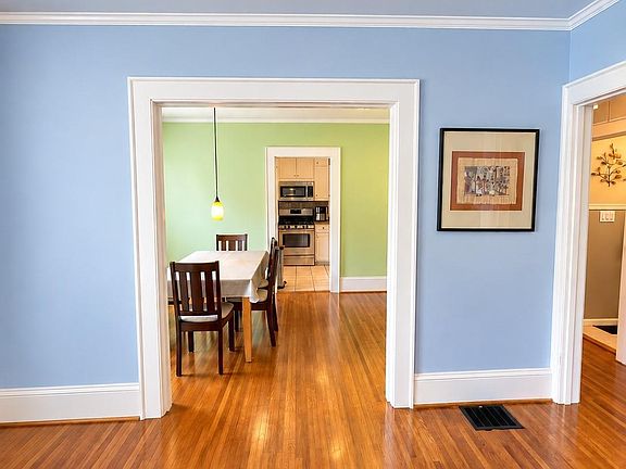 4th image of 449 Spring St
