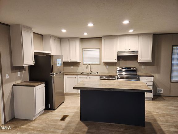 5th image of 392 Monroe Ln