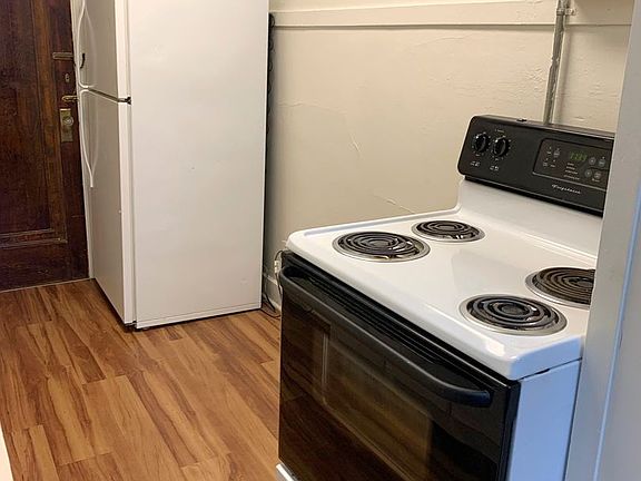 5th image of 615 S Center St #108
