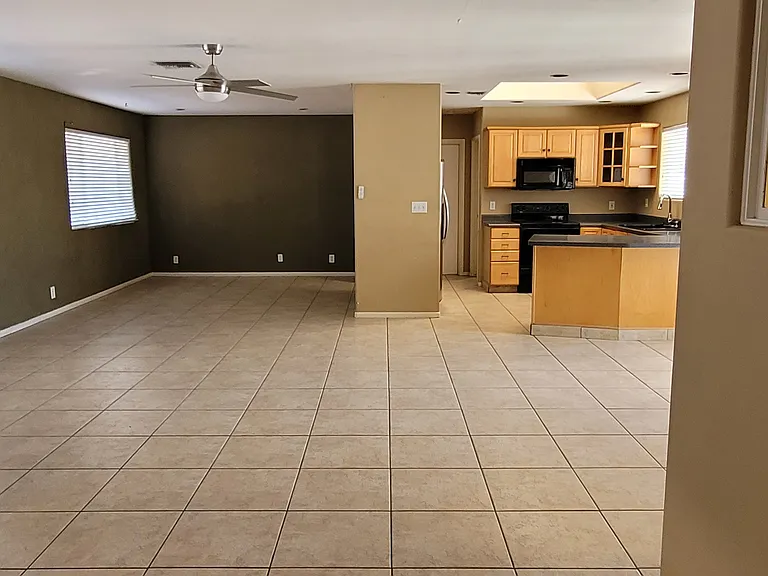 1653 E Gary St — Photo 22