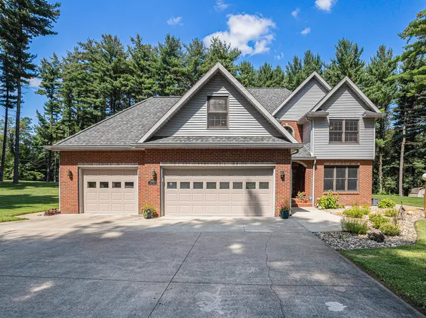 55679 Davis Ln, Dowagiac, MI 49047