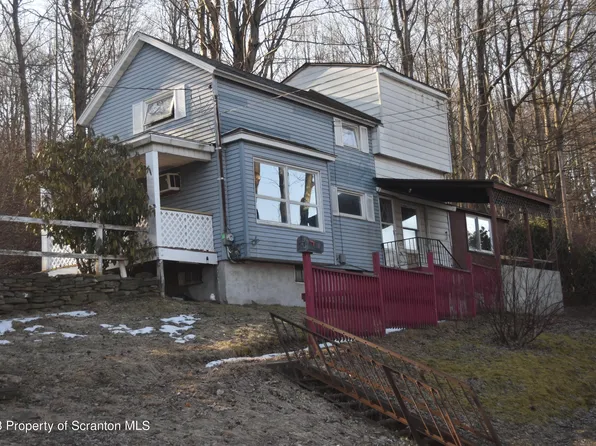 11 Thorpe Ave, Carbondale, PA 18407