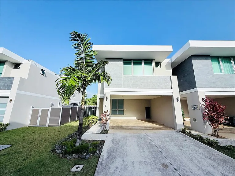 Urb Riviera Court 57 — Photo 1