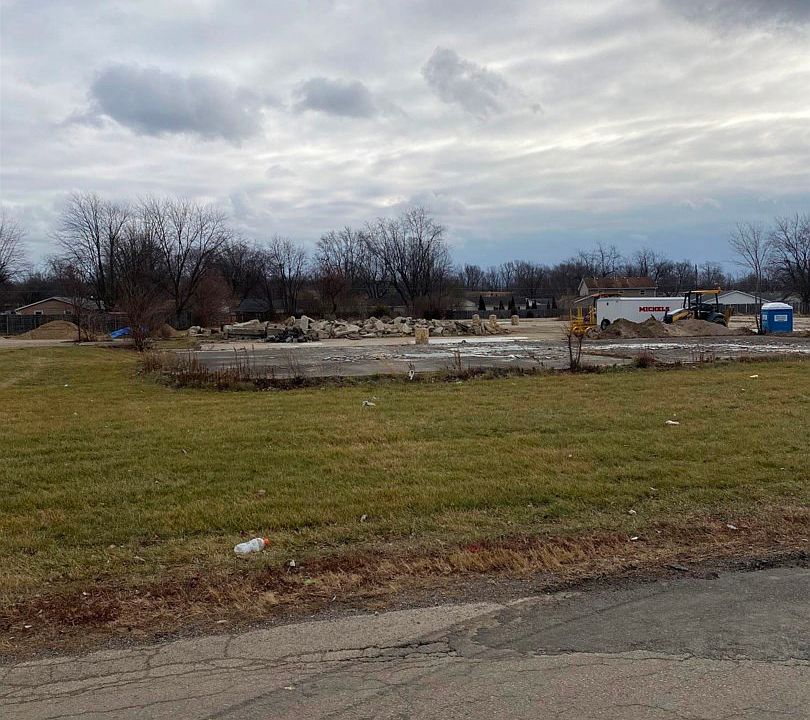 1st image of 3224 S Meeker Ave