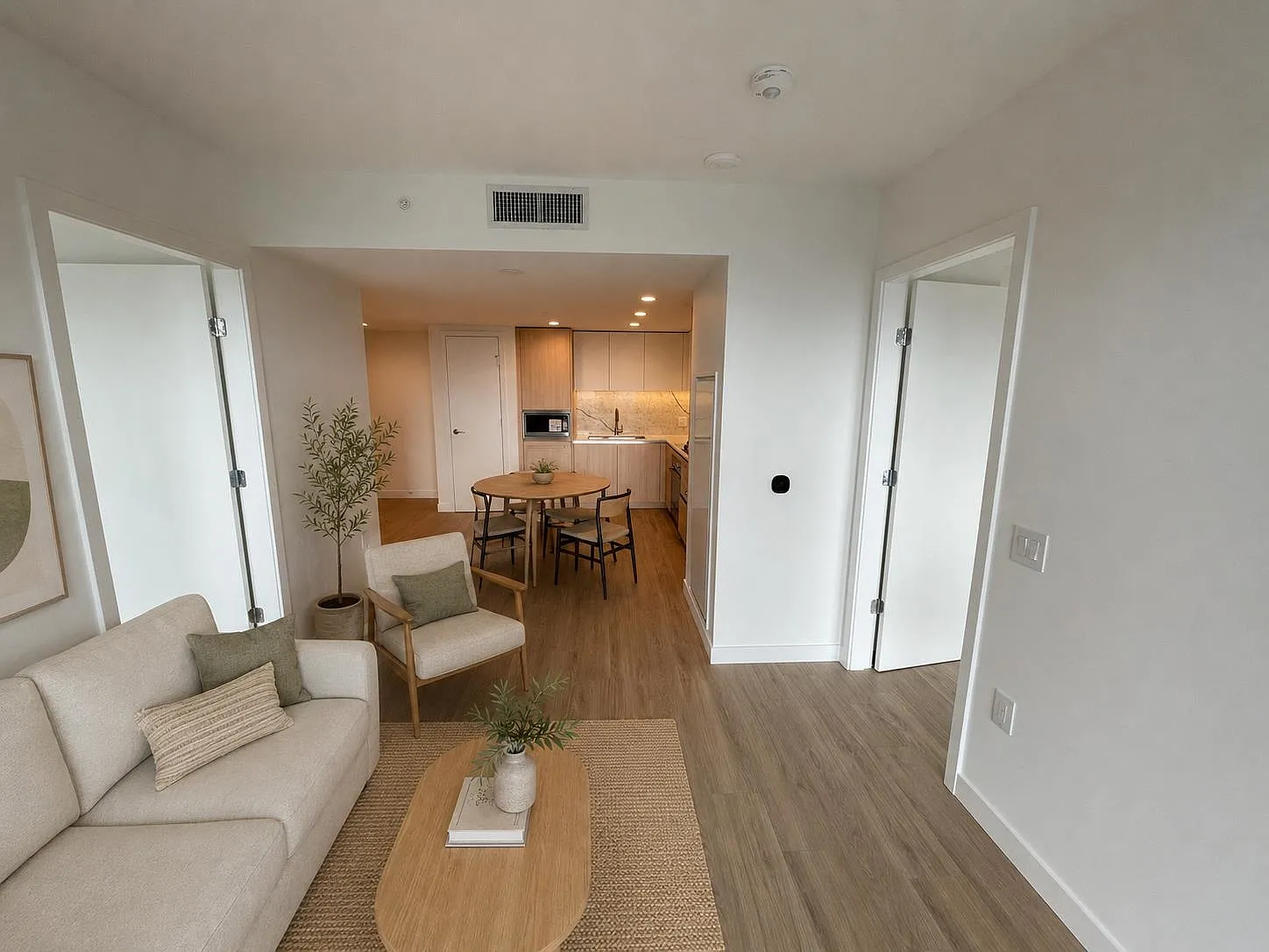 2 bed, 850 sqft, $3,400 — Photo 4