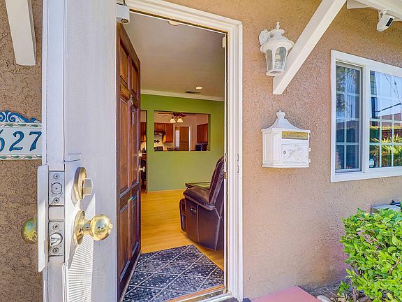 5th image of 2627 Tulare Ave