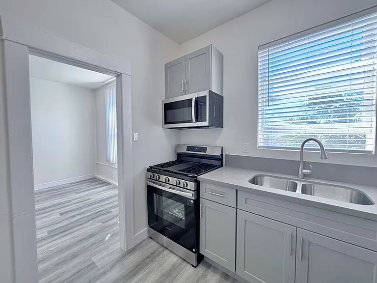 341 S Alvarado Street — Photo 11