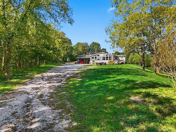 2nd image of 1203 Indian Gap Rd