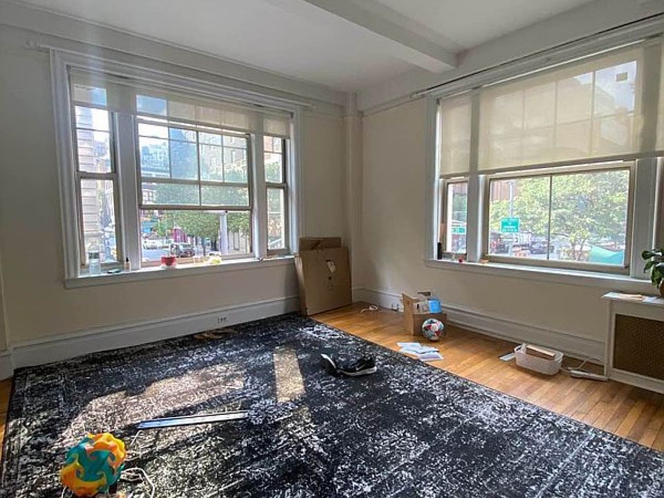 2nd image of 170 W 74th St APT 906