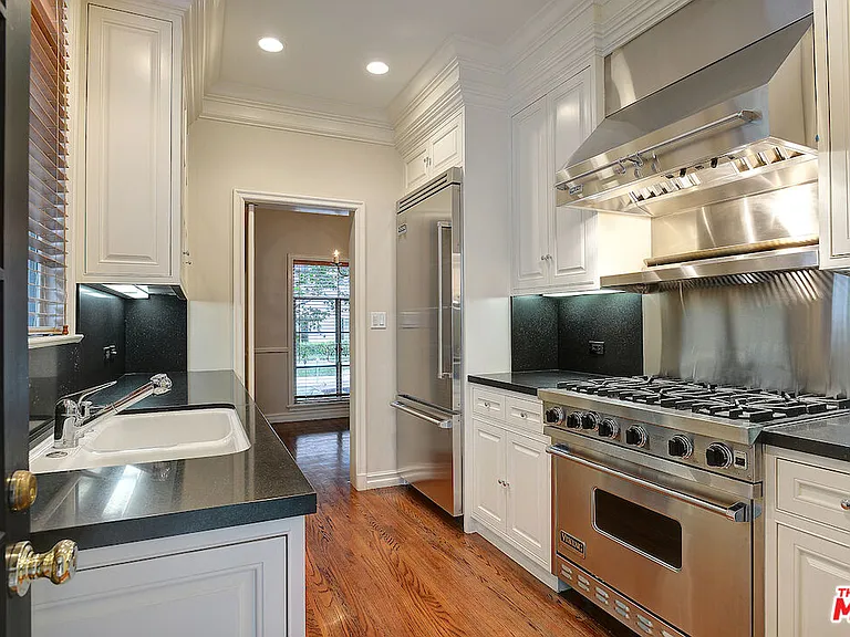 149 S Rodeo Dr — Photo 11
