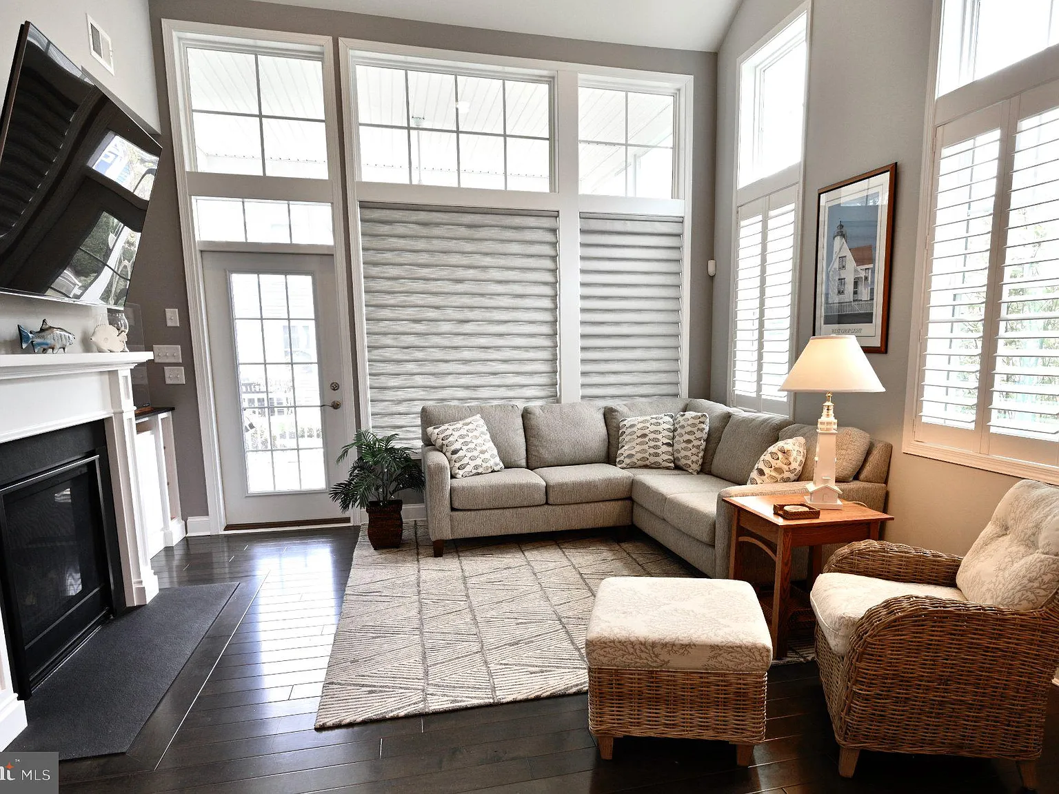 4 bed, 2.5 bath, 2500 sqft, $2,395 — Photo 3