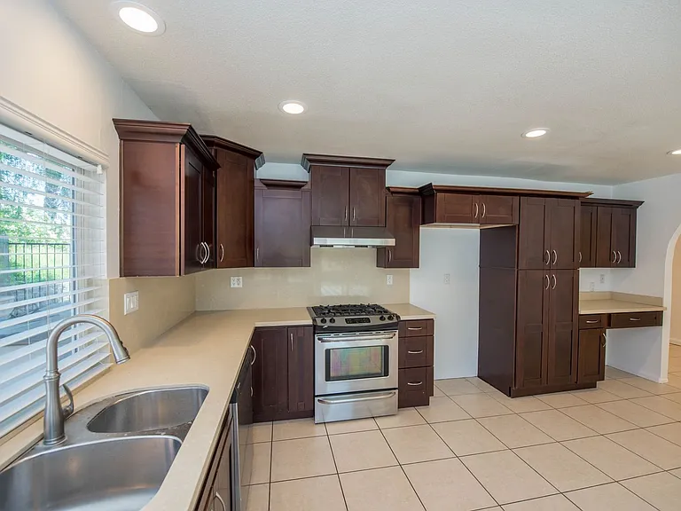 4395 Avenida De Las Flores — Photo 11