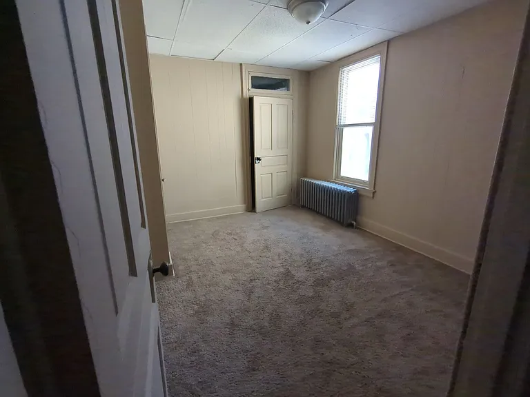 1529 W King St — Photo 13
