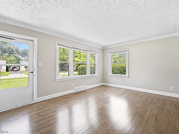 5th image of 2326 Greenvale Rd
