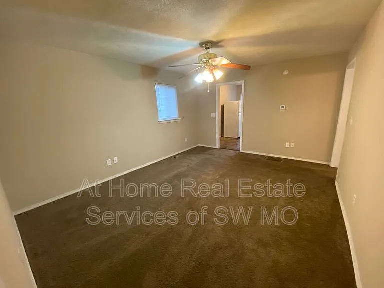 313 W Grand St — Photo 6