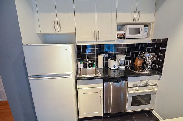 Rented by Global Realty Opportunities | media 11