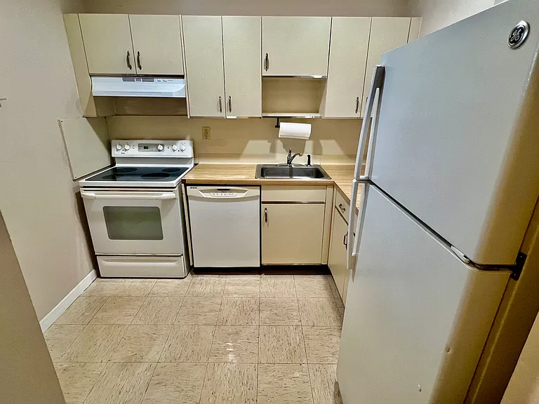 11301 SW 200th St #305-C — Photo 4