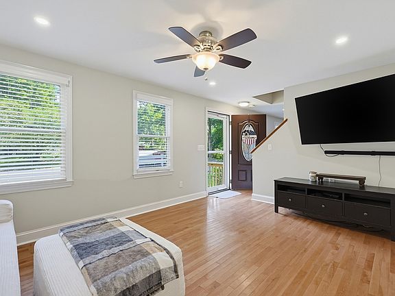 3rd image of 22 Starrett Ave