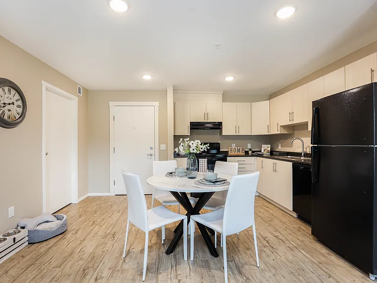 1027B Manitoba Ave — Photo 8