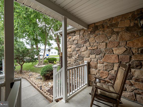 4th image of 58 Radcliffe Dr