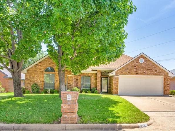 108 Sunny Meadows Dr, Burleson, TX 76028