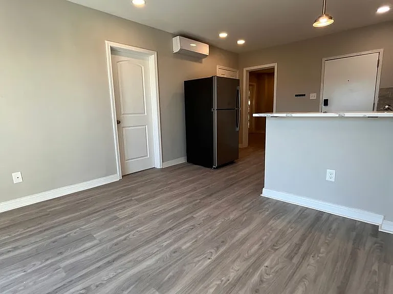 101 S Victoria Ave — Photo 5