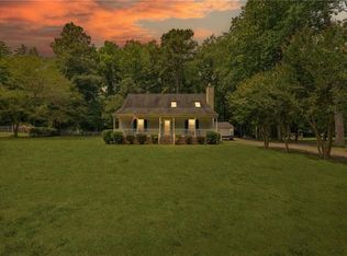 212 Oakwood Ln, Smithfield, VA 23430