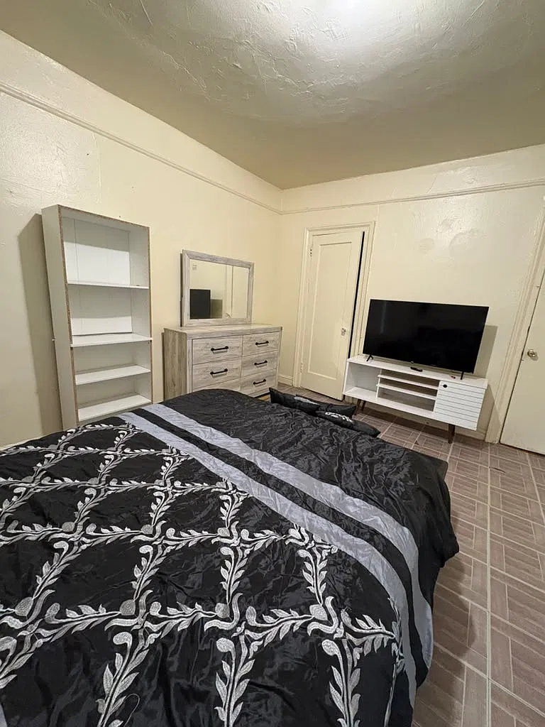 2 bed, $1,200 — Photo 2