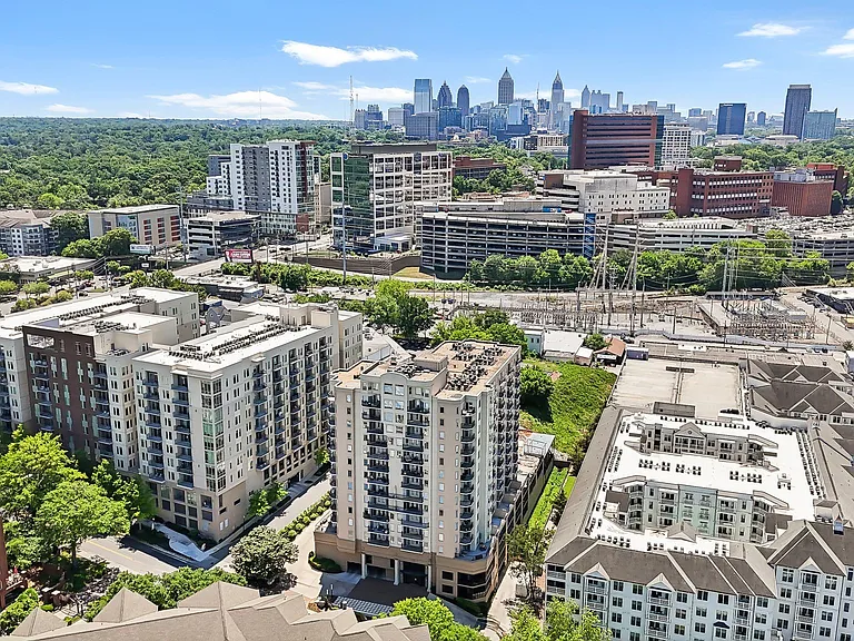 Wesley Townsend Apartments at Buckhead — Photo 36