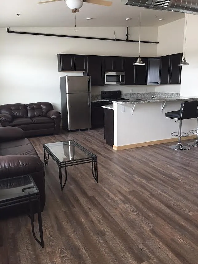 604 S Neil St — Photo 3