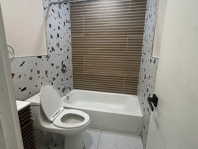 45 Logan Ave #3R — Photo 6
