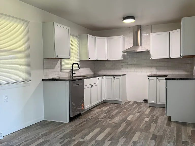 1712 N Stevens Ave — Photo 18