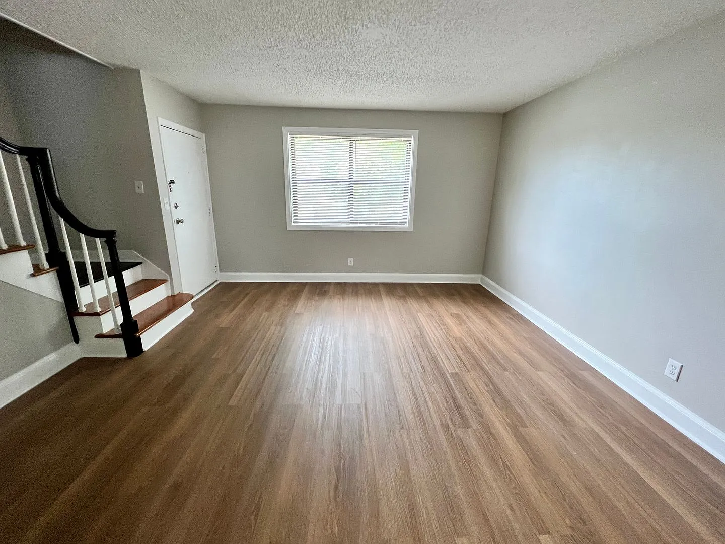 Hampton Hills condo — Photo 2