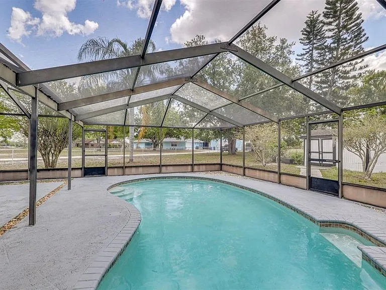 920 Lakeview Dr — Photo 32