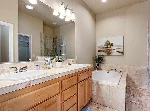 4th image of 5379 Brookfield Cir