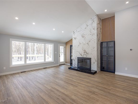 3rd image of 34835 Lakeview Dr