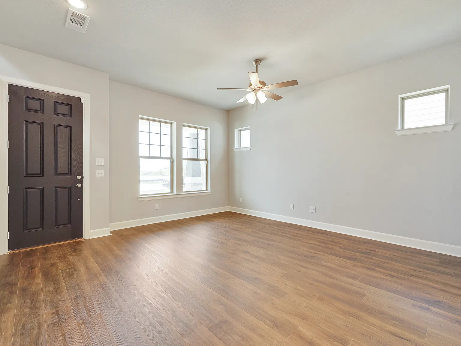 3 bed, 2.5 bath, 1938 sqft, $3,450 — Photo 2