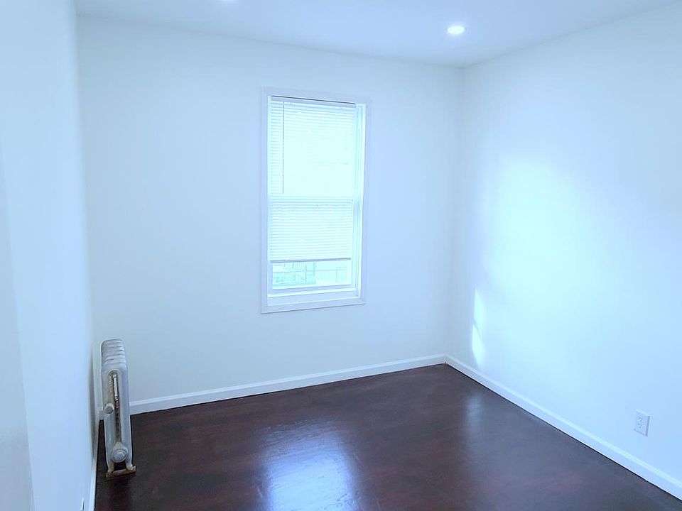 2nd image of 144 Saratoga Ave