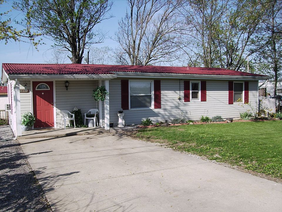 2 Bedroom, 1 Bath w/bar room